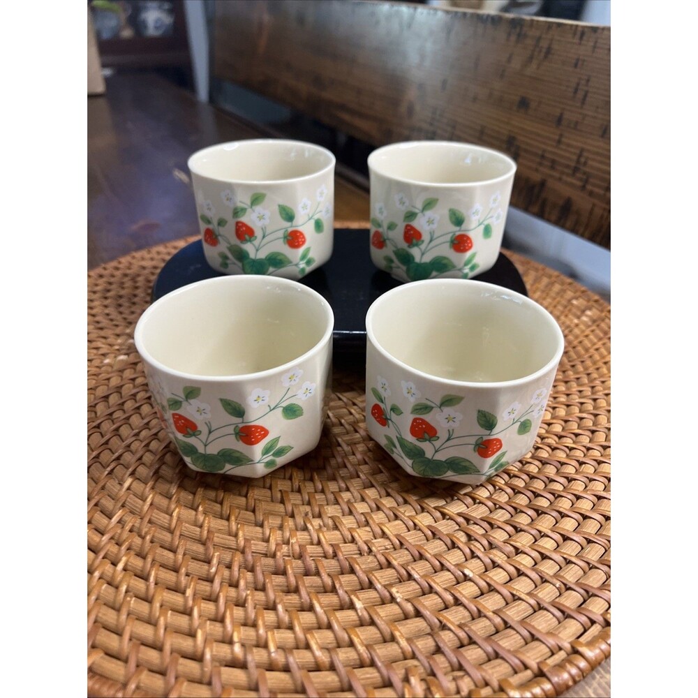 OMC Strawberries Design Japanese Juice/Tea Cups Vintage Retro (4)